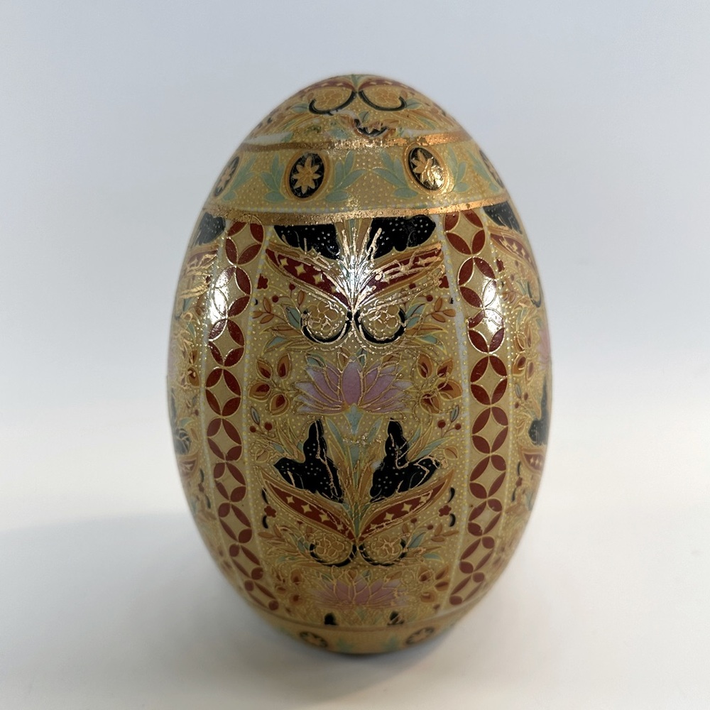 VTG Satsuma Hand Painted Egg w/ Gold Trim Floral